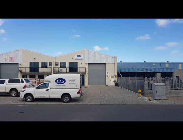 400M² FACTORY RENTED IN SAXENBURG PARK 1